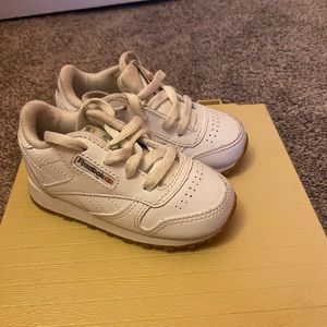 Reebok 5 1/2 toddler shoe!!